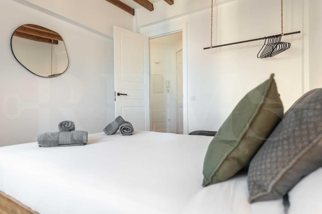 Modern Apartment Next To The Cervantes Theatre By Rems Málaga Exteriör bild