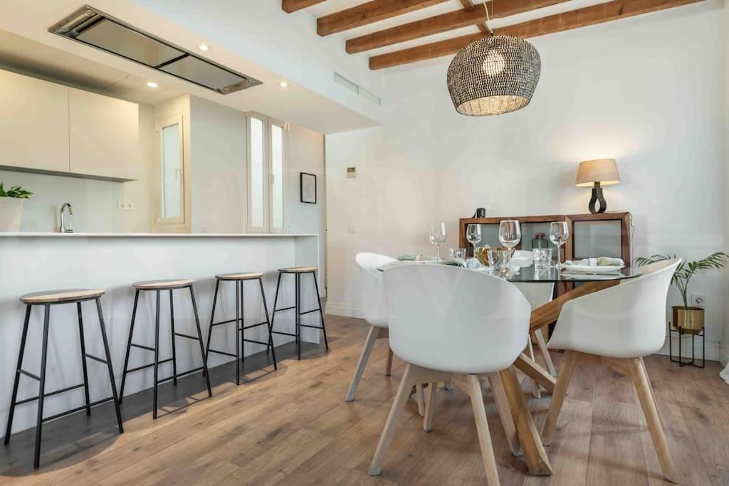 Modern Apartment Next To The Cervantes Theatre By Rems Málaga Exteriör bild