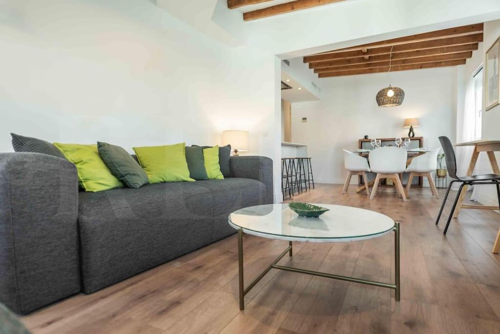 Modern Apartment Next To The Cervantes Theatre By Rems Málaga Exteriör bild