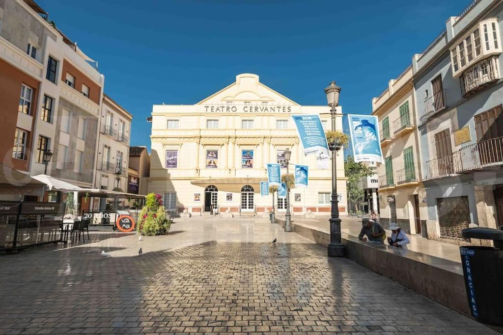 Modern Apartment Next To The Cervantes Theatre By Rems Málaga Exteriör bild